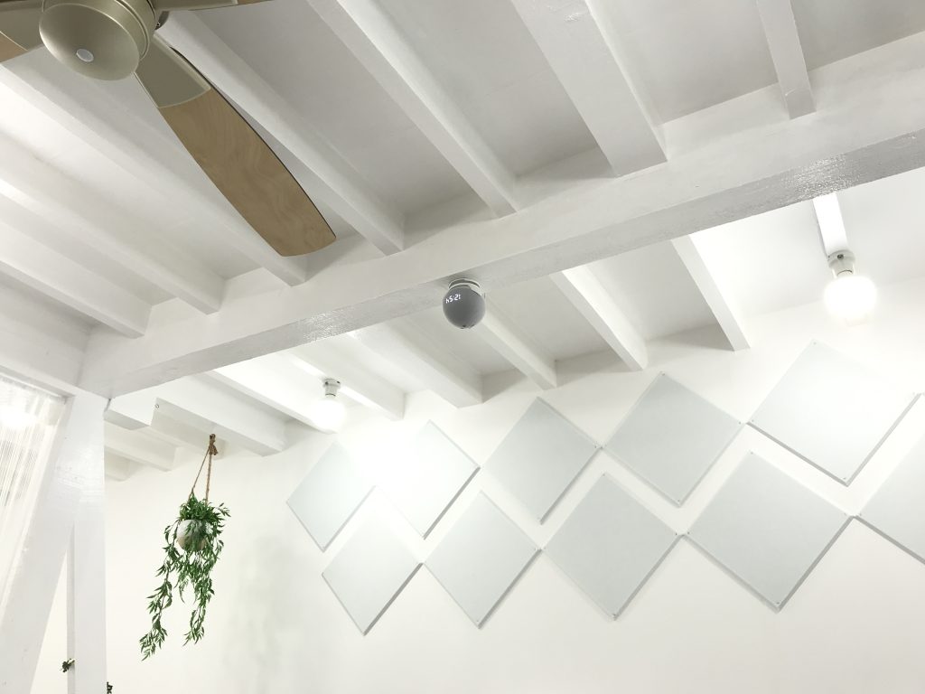 天井のスマートスピーカー