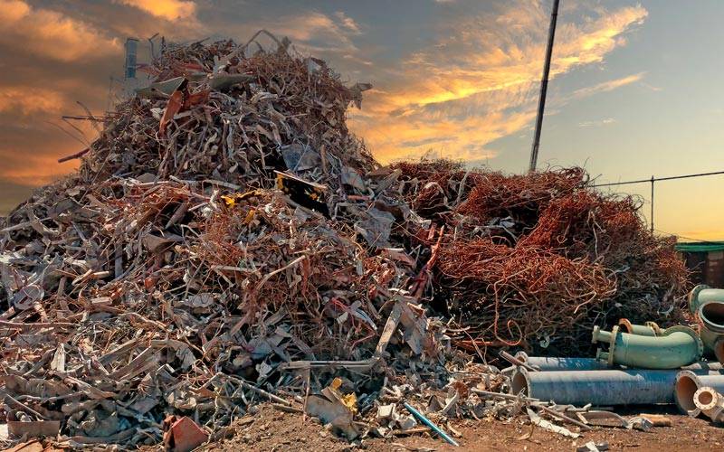 スクラップ工場で撮影ができる「スクラップヤードロケーションサービス」｜エマ・ピクチャーズ スタジオ